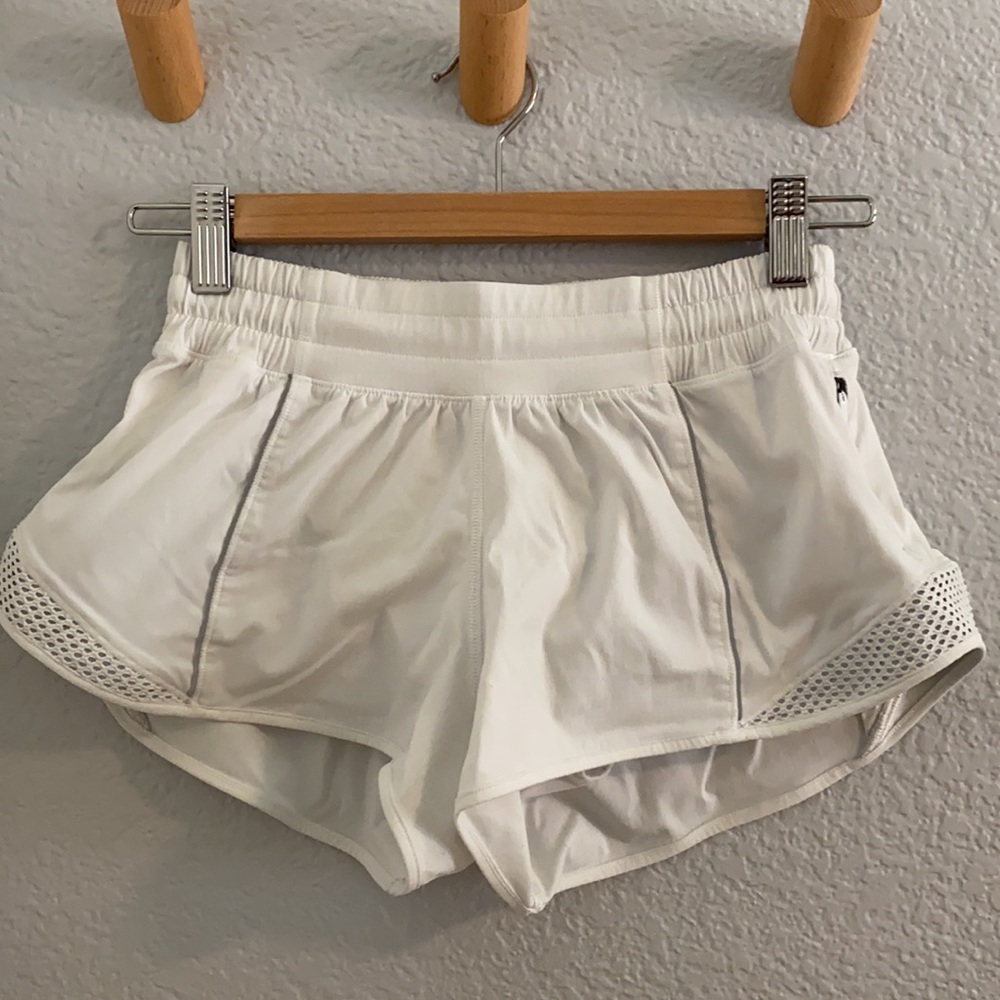 lululemon hotty hot short 2.5” sz 4